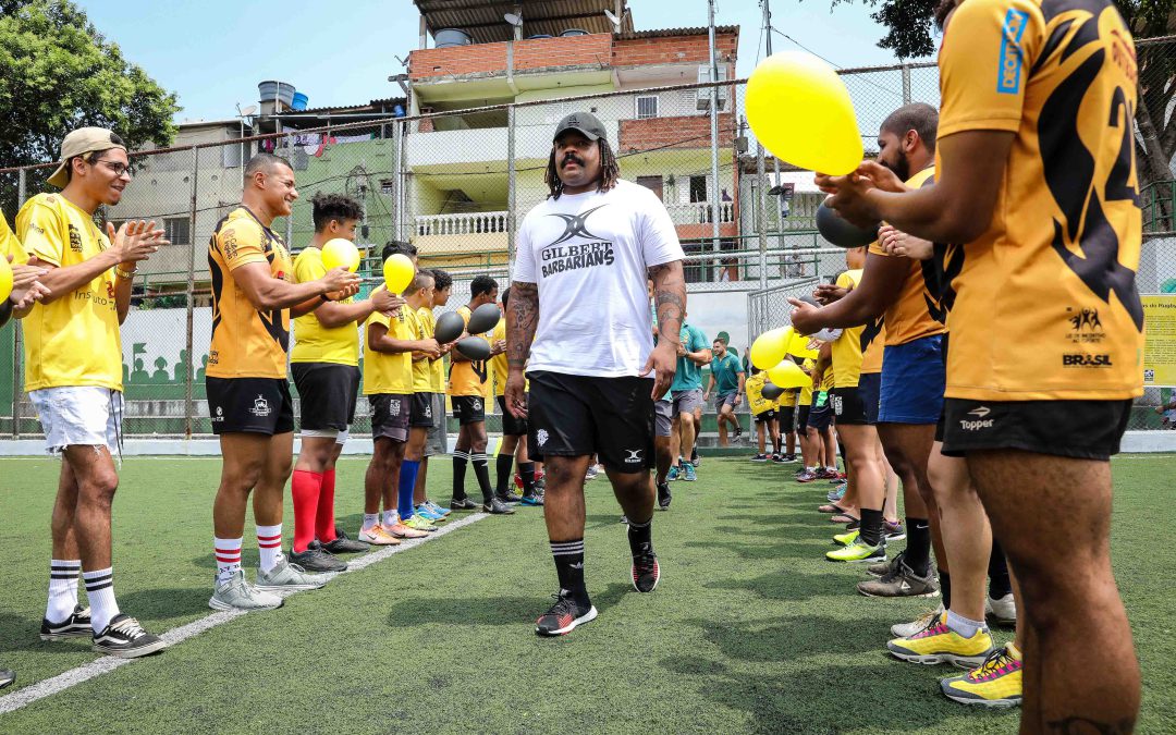 Em atividade de legado social, Barbarians visitam o projeto social Rugby Para Todos, em Paraisópolis